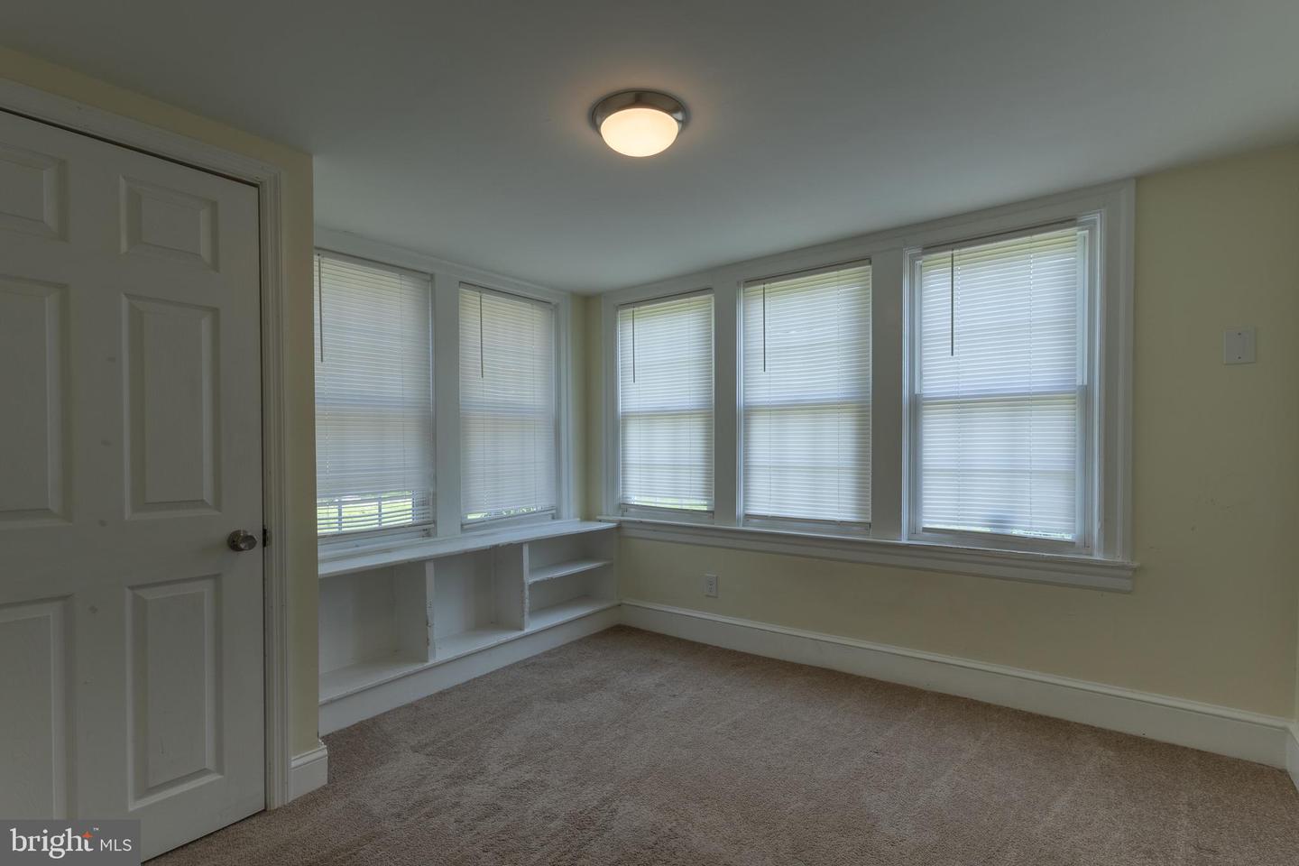 321 N Pine St Property Photo 4