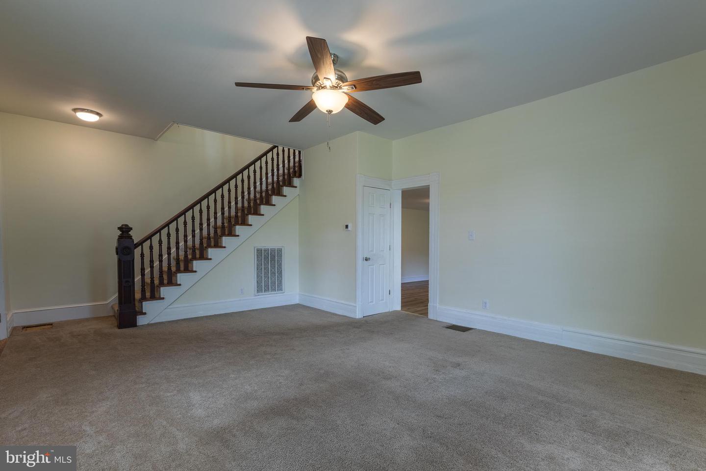321 N Pine St Property Photo 5