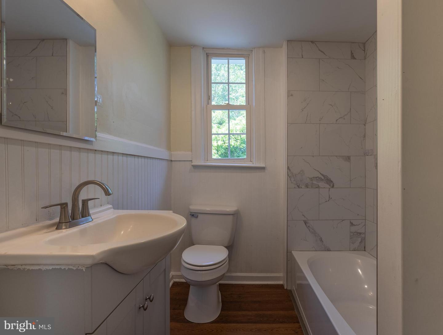 321 N Pine St Property Photo 6