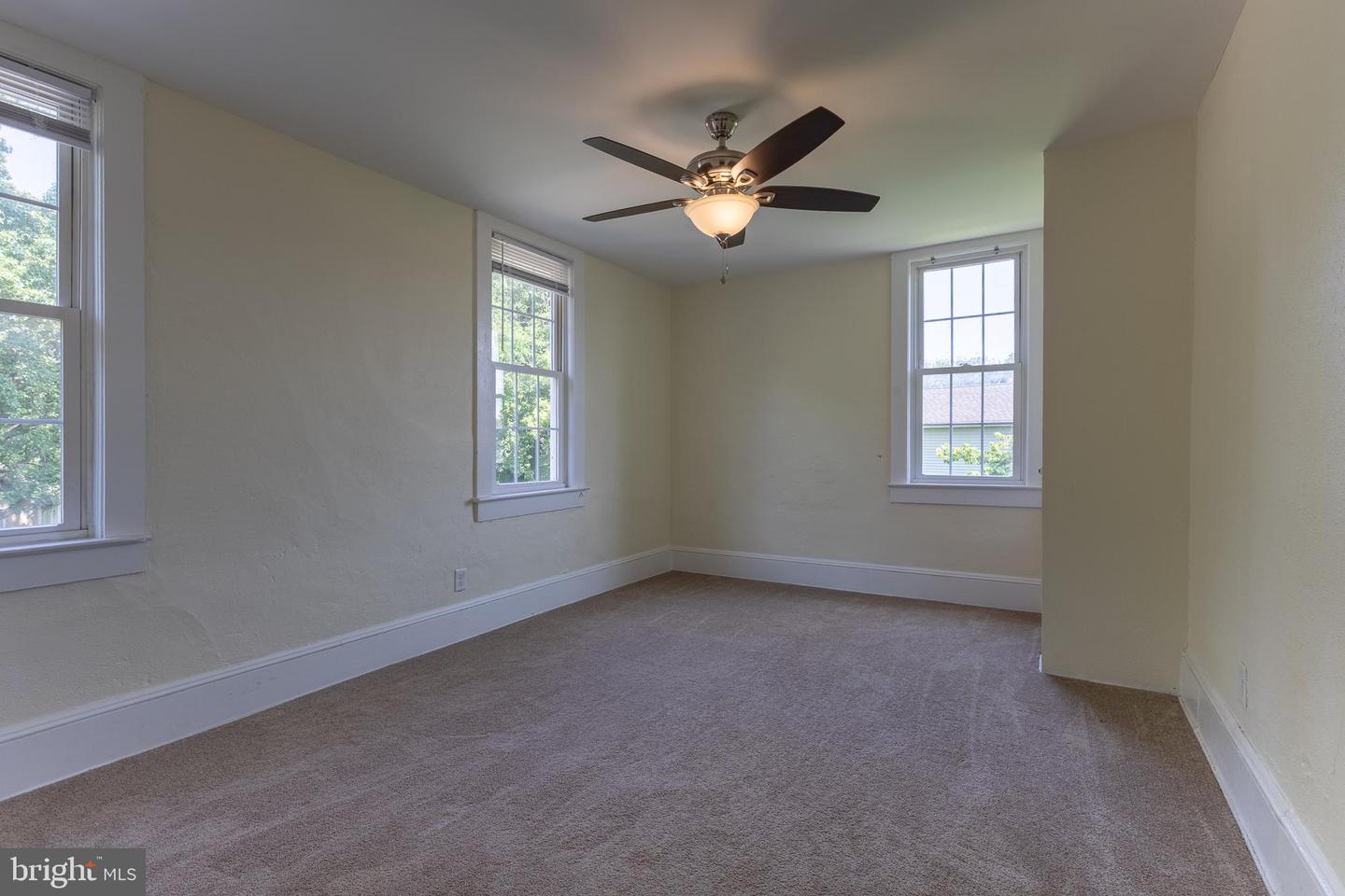 321 N Pine St Property Photo 7