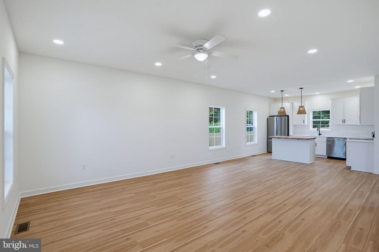 14452 Slim St Property Photo 8