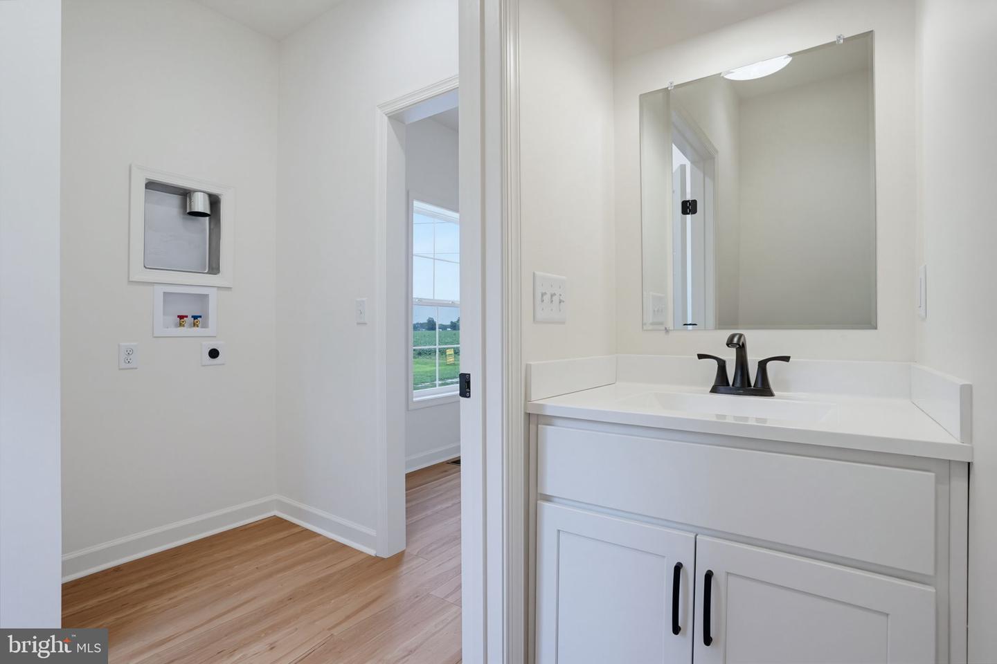 14452 Slim St Property Photo 23