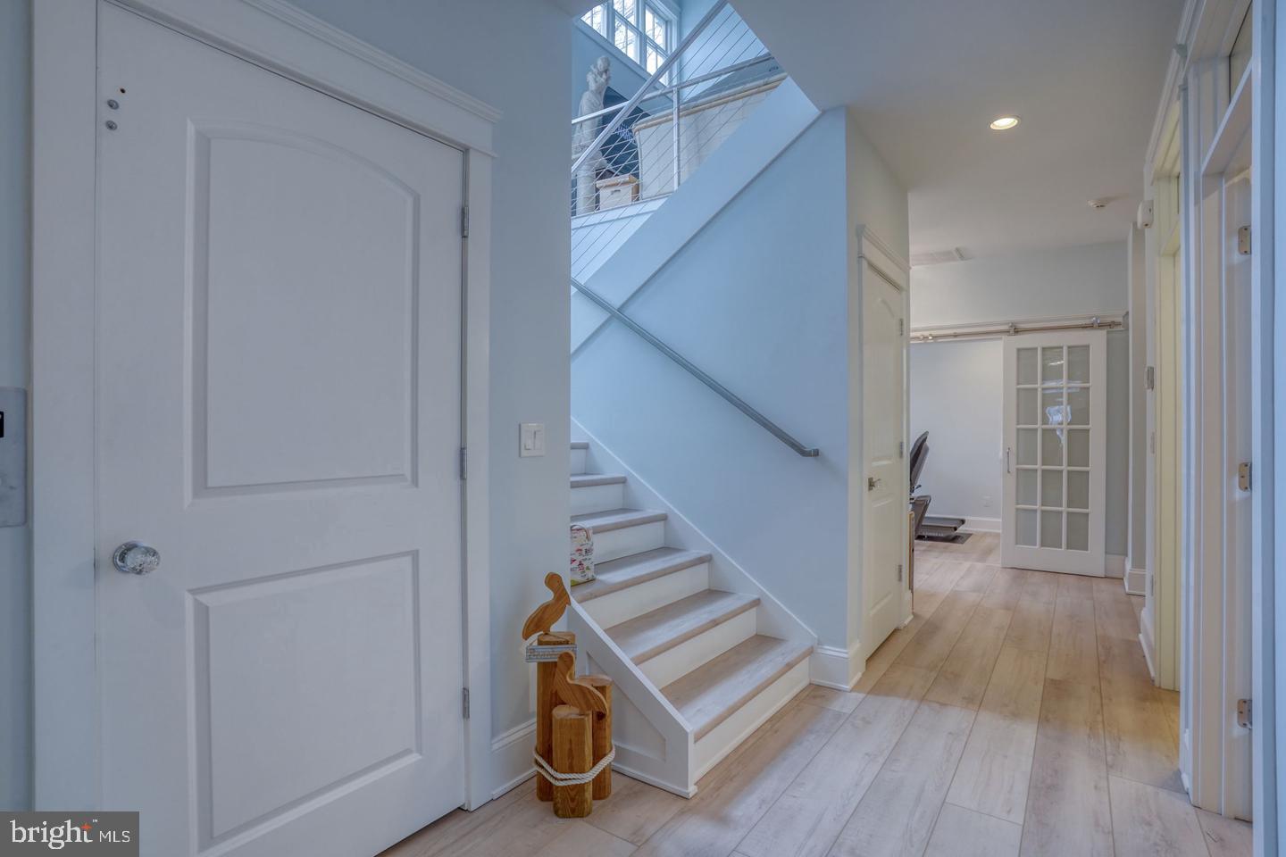 237 2nd St Property Photo 5