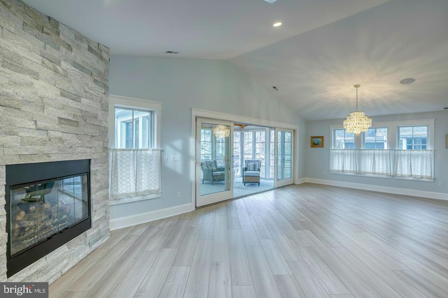 237 2nd St Property Photo 19