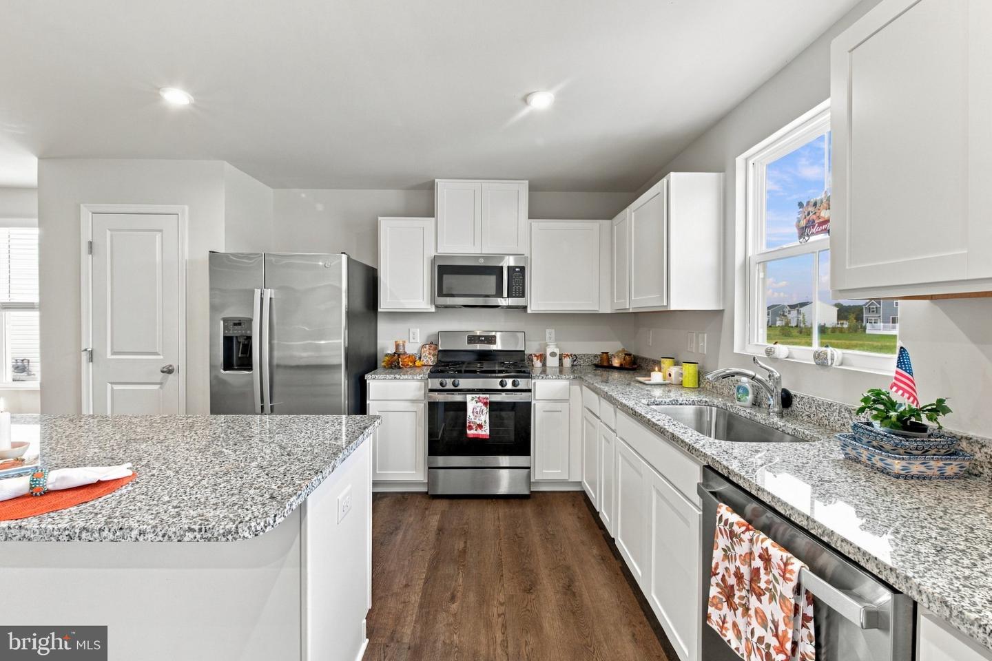 16023 Mcarthur Ln Property Photo 11