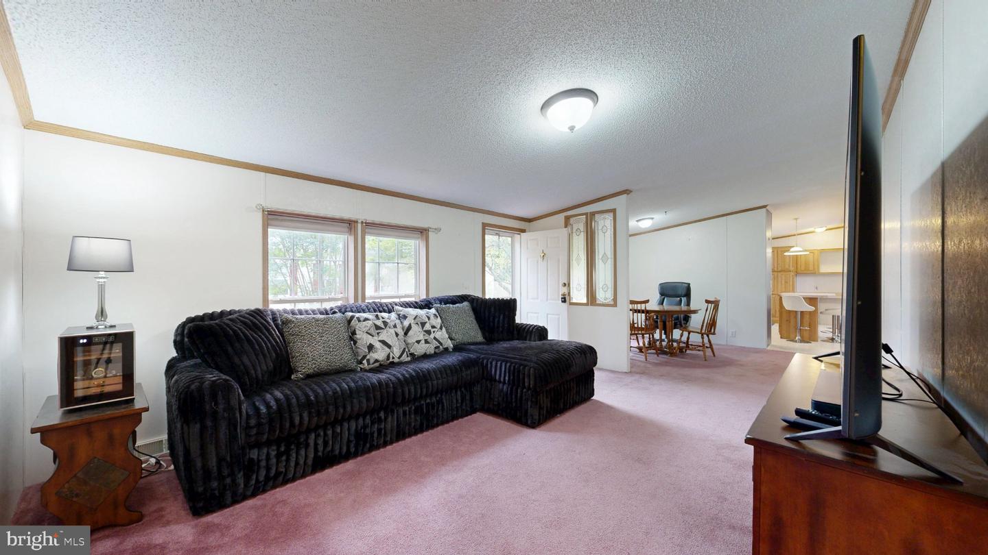 DESU2119558 Property Photo 3