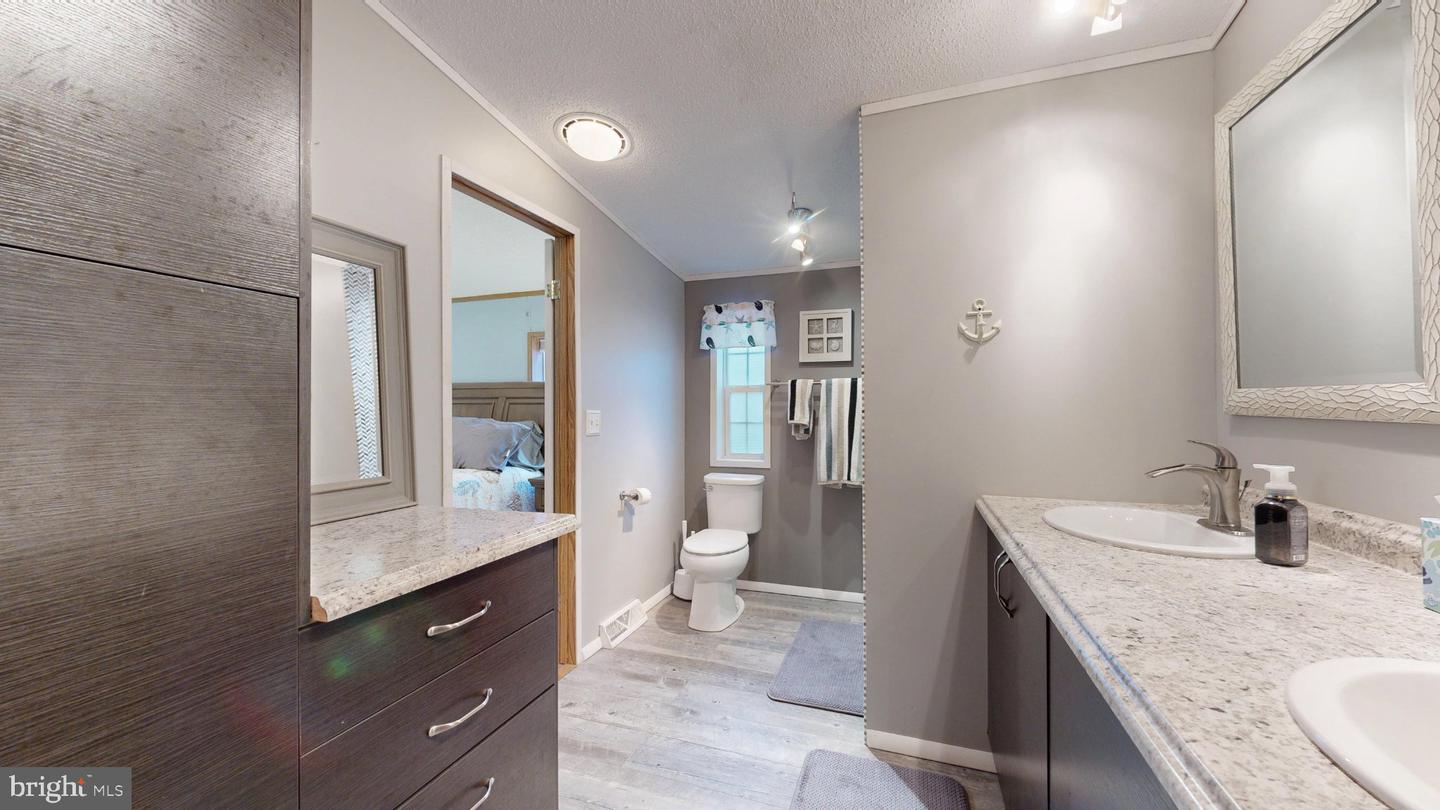 DESU2119558 Property Photo 24