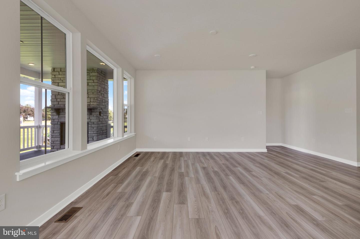 12120 Honeysuckle Dr Property Photo 7