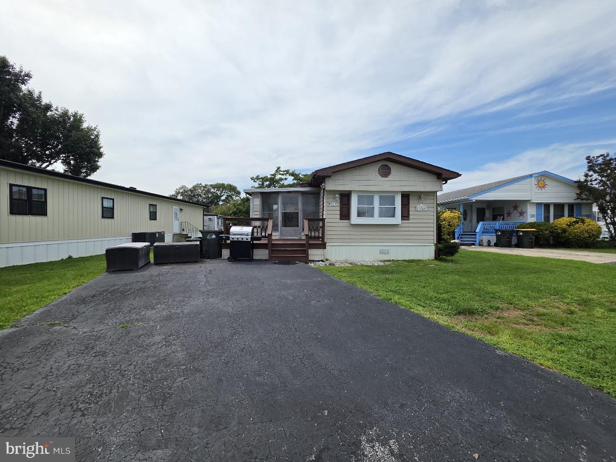 21746 E St Property Photo 1