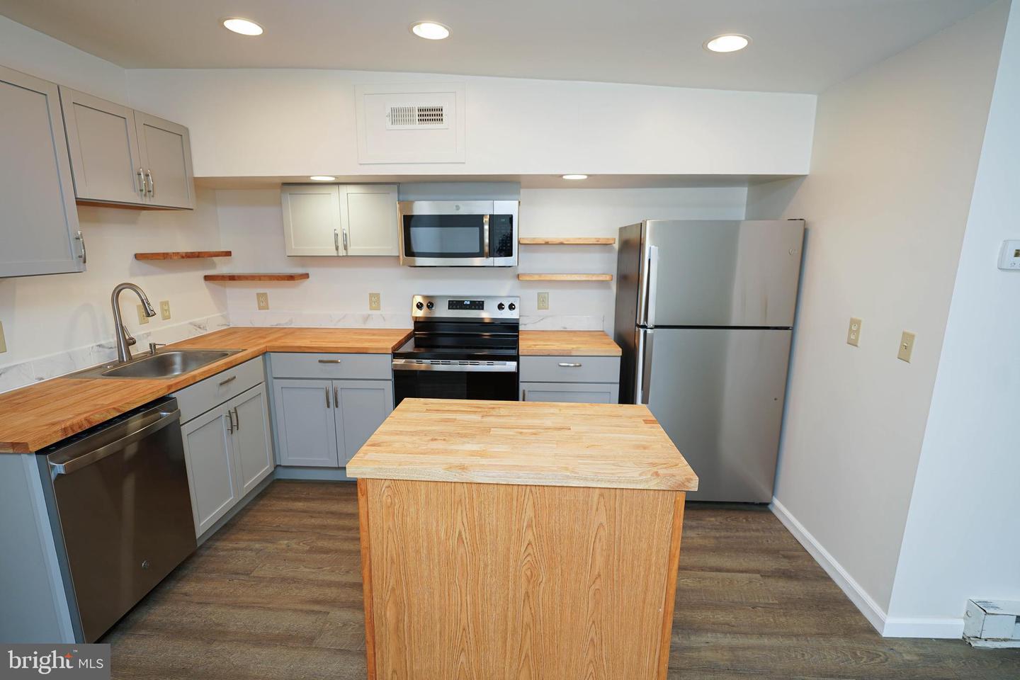 18 N Pennsylvania Ave #201 Property Photo 14