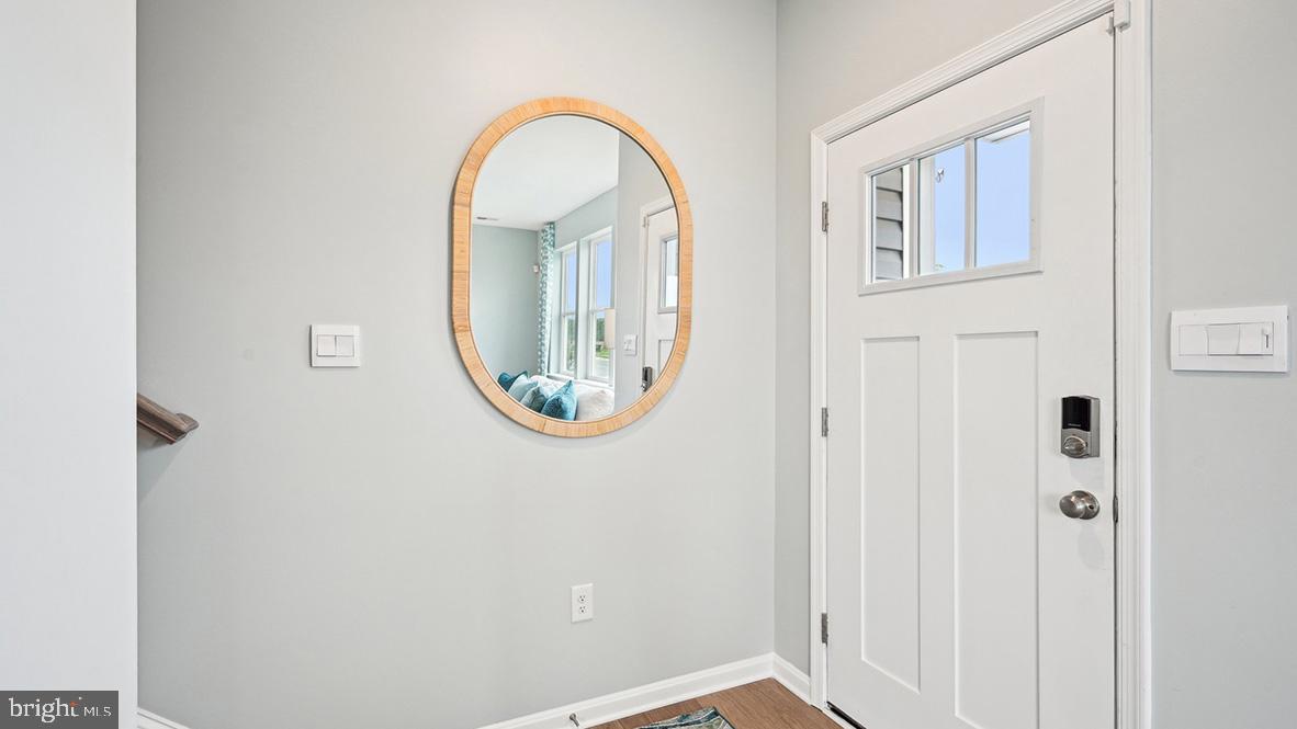 551 Colette St Property Photo 2