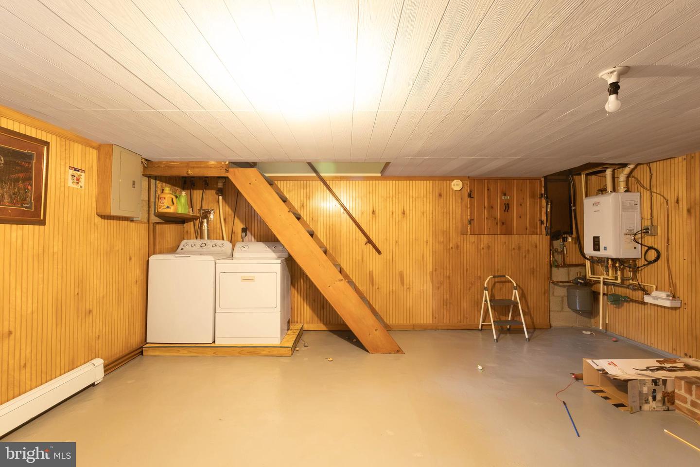 513 W Spruce St Property Photo 16