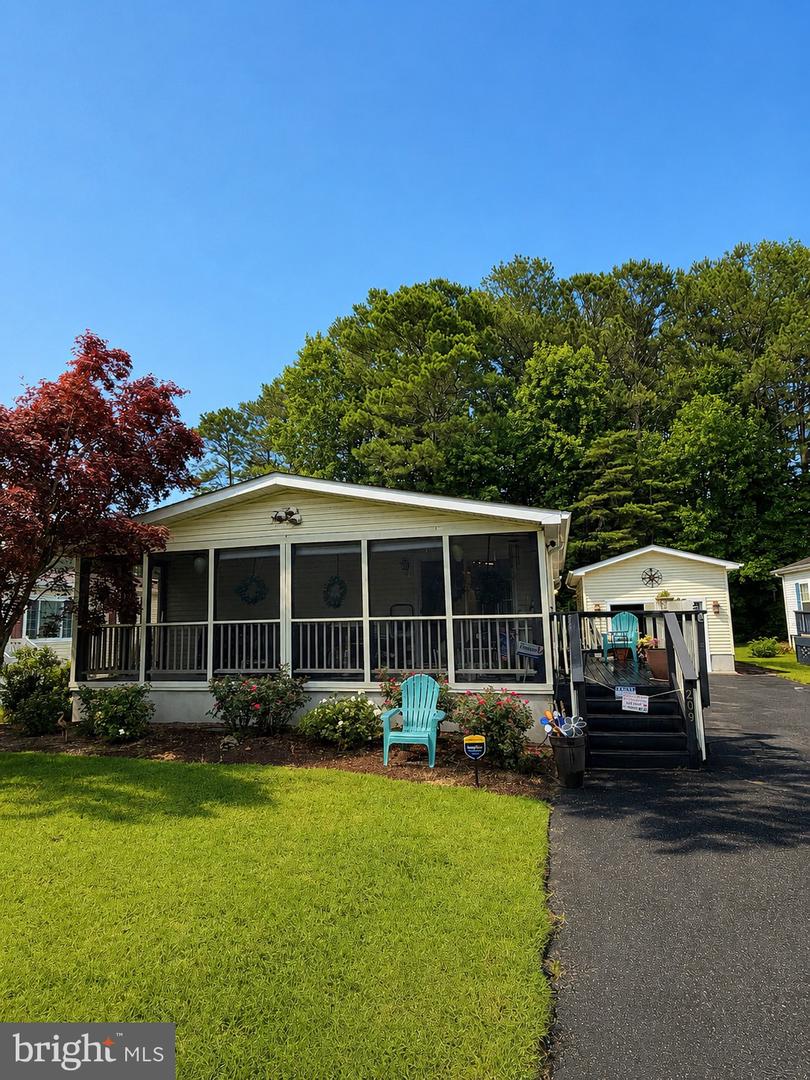209 LONG NECK CIR Property Photo 1