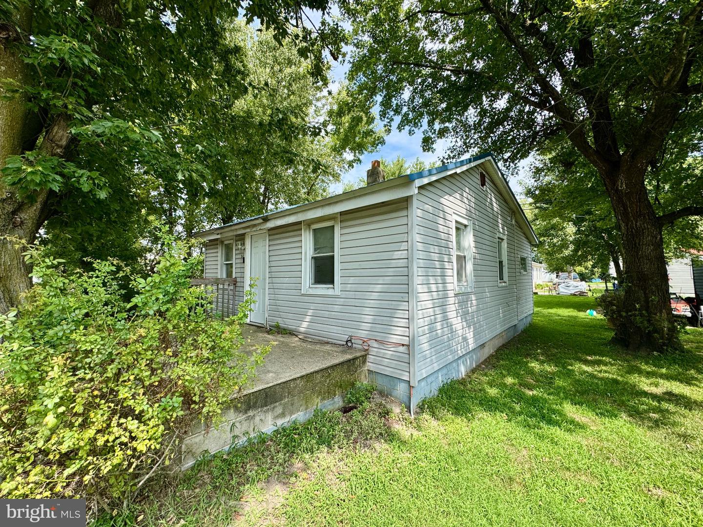 60 E Railroad Ave Property Photo 2