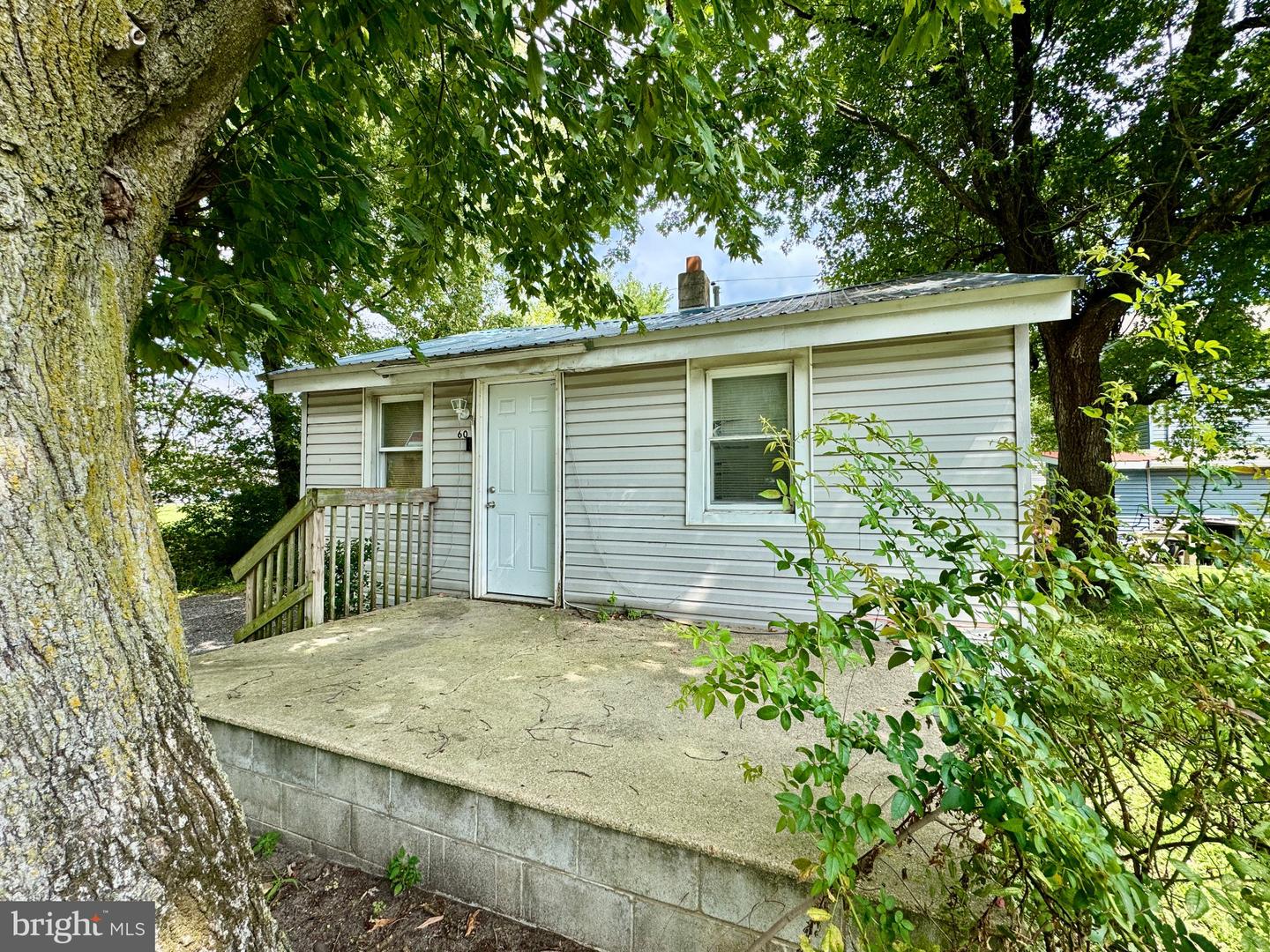 60 E Railroad Ave Property Photo 3