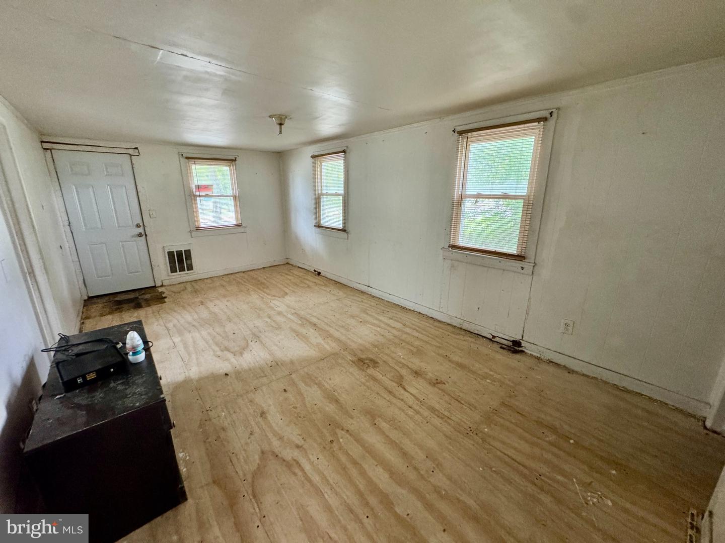 60 E Railroad Ave Property Photo 9