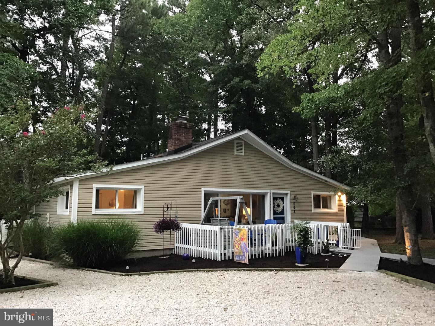 698 Collins Ct Property Photo 1