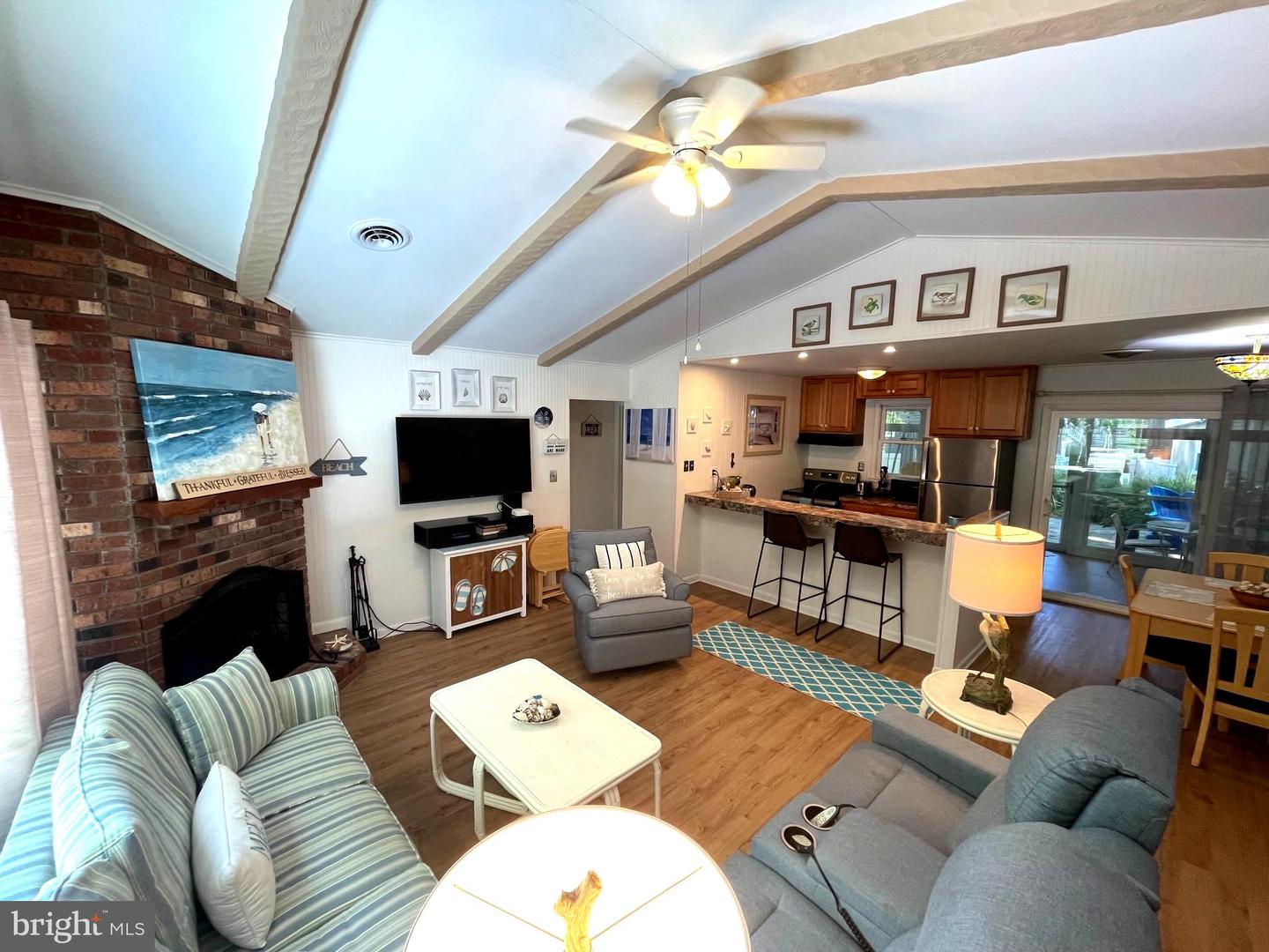 698 Collins Ct Property Photo 2