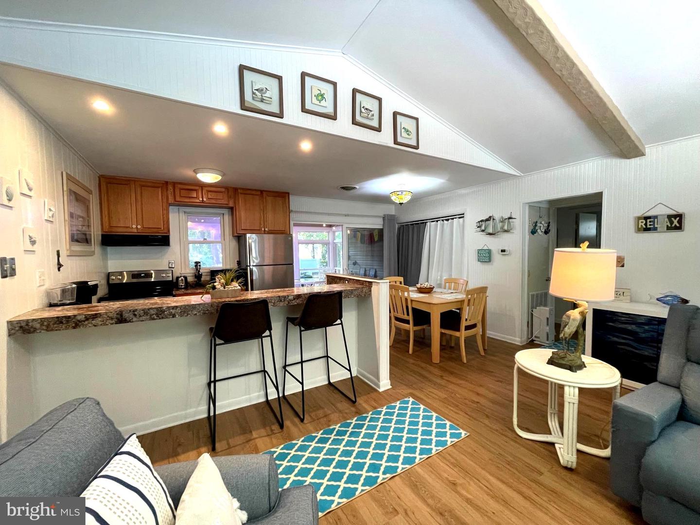 698 Collins Ct Property Photo 4