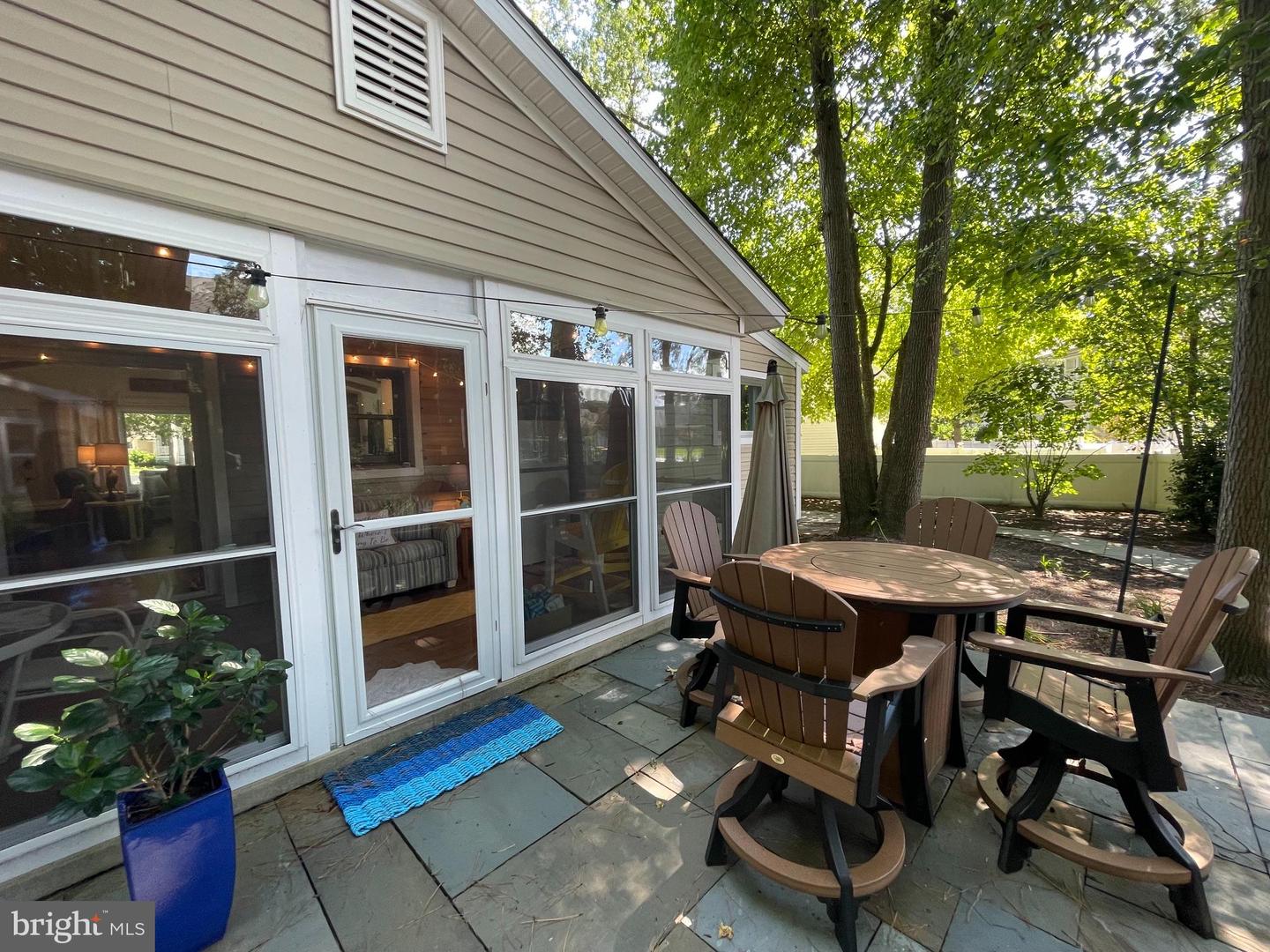 698 Collins Ct Property Photo 7