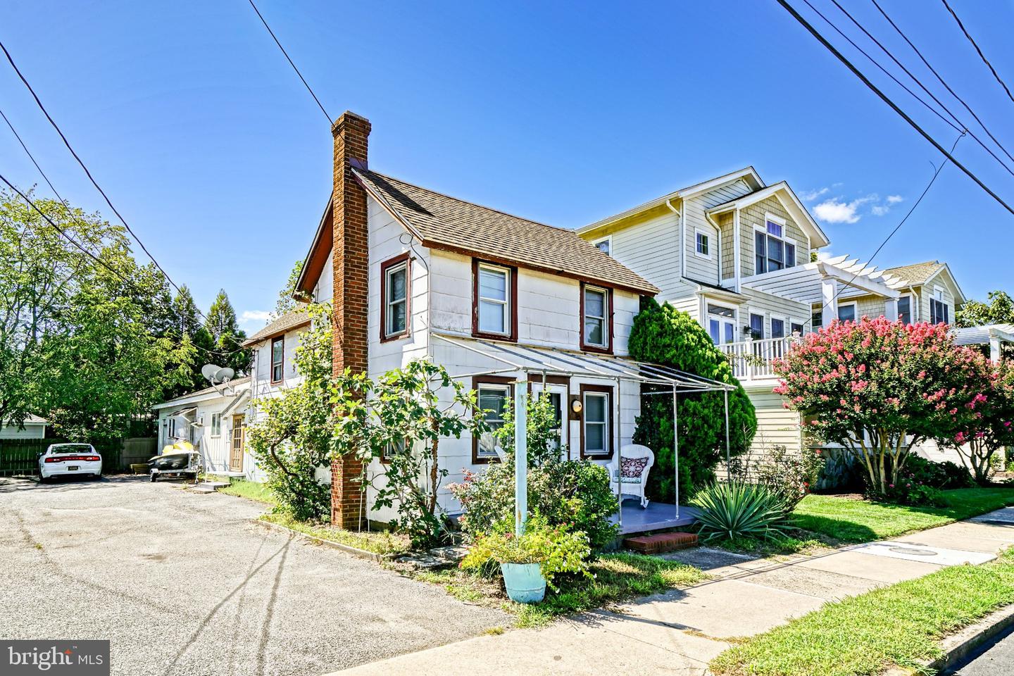 16 CHRISTIAN ST Property Photo 1