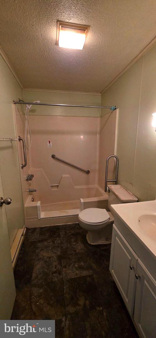 511 W 8th St Property Photo 8