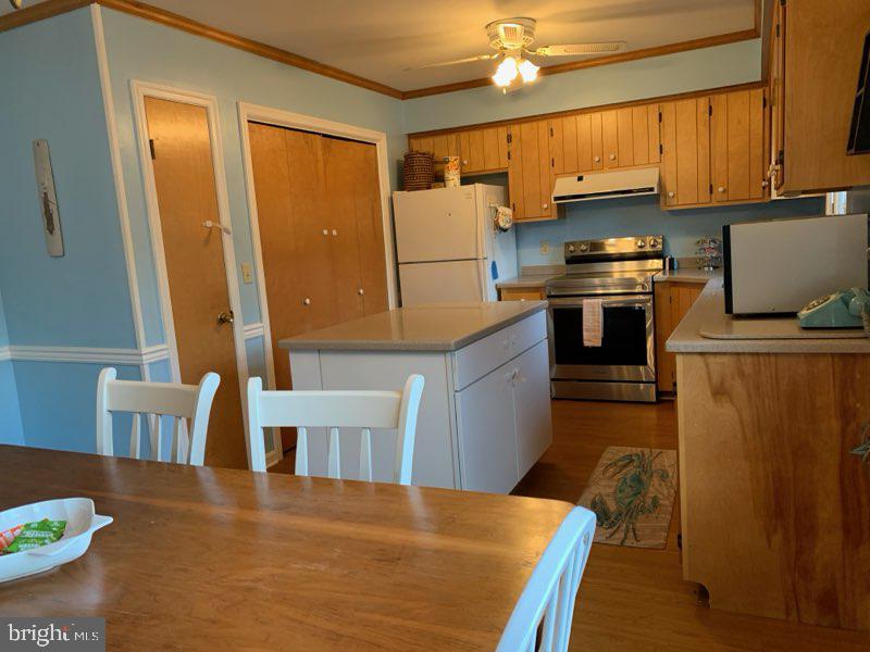 15 Wagon Wheel Rd Property Photo 6