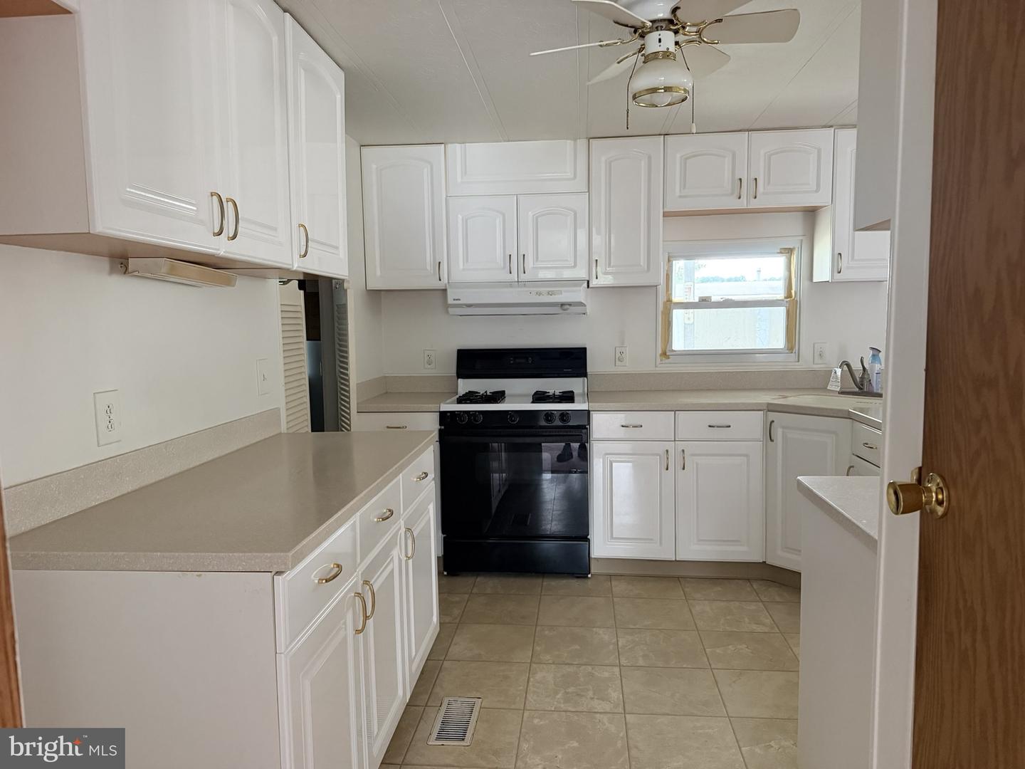27020 Galley Dr Property Photo 13