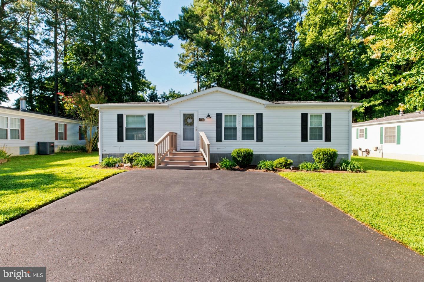 27 White Pine Dr Property Photo 1