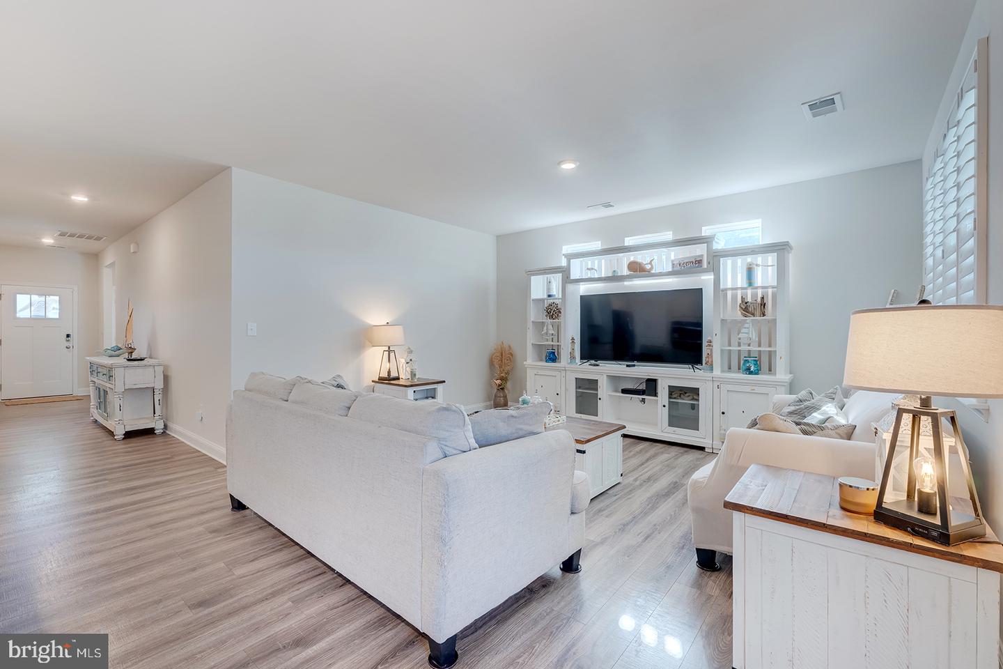 15496 Crape Myrtle Rd Property Photo 3