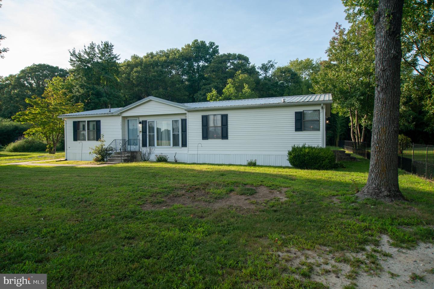 14633 Black Swan Property Photo 3