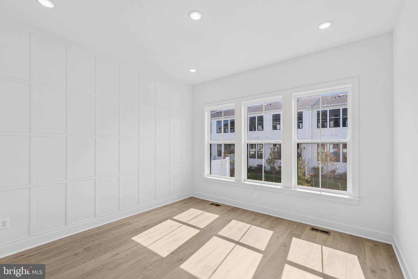 22528 Albion Ln Property Photo 5
