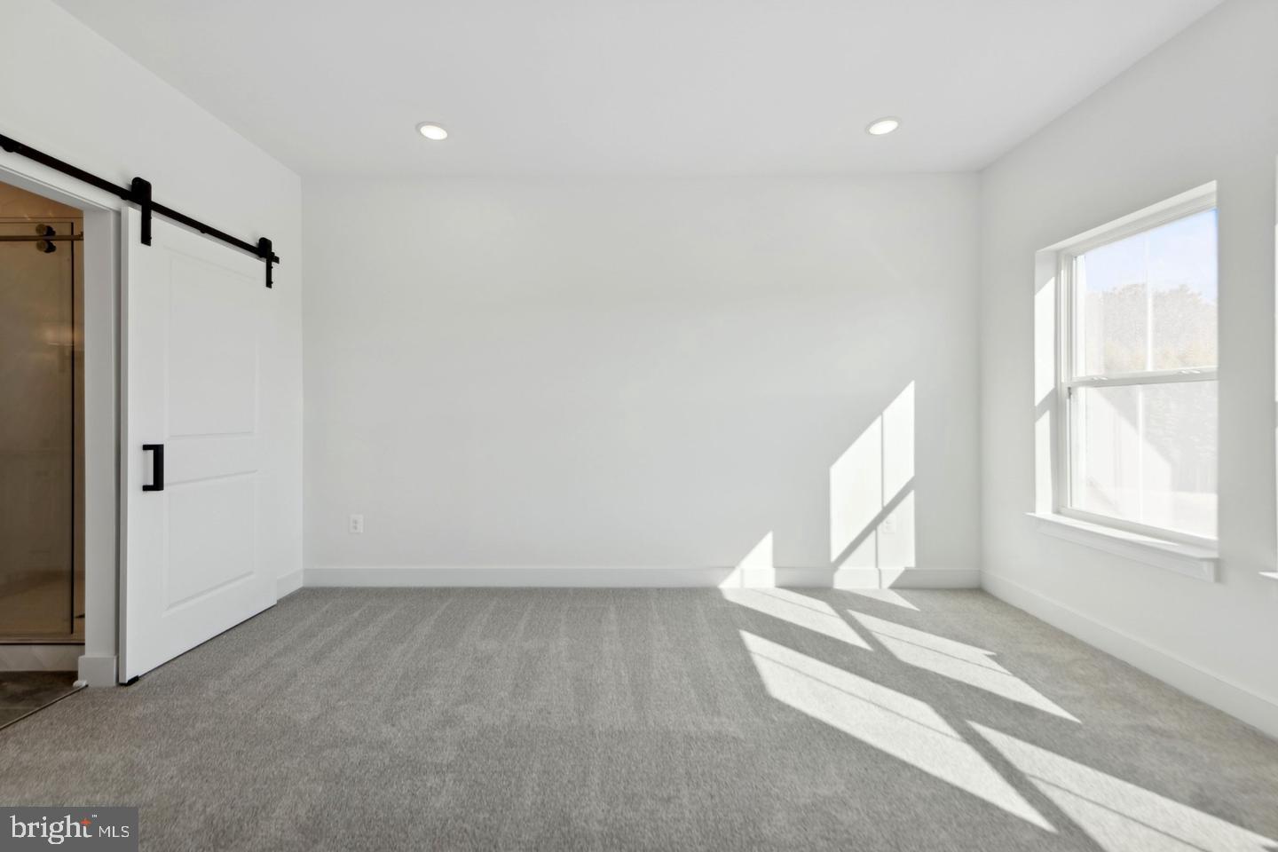 DESU2120108 Property Photo 20