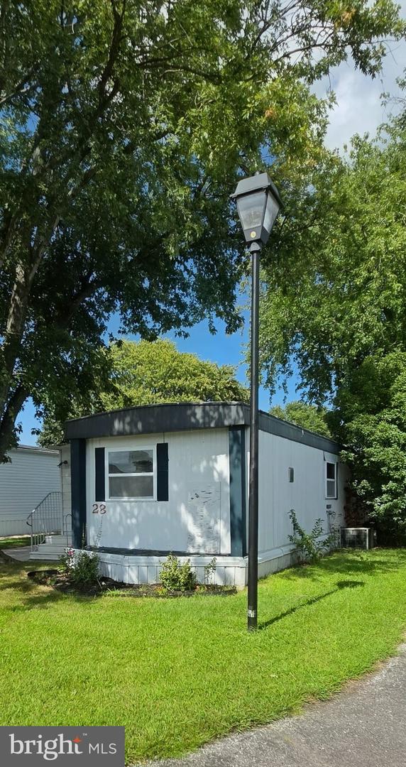 28 Lantern Ln Property Photo 3