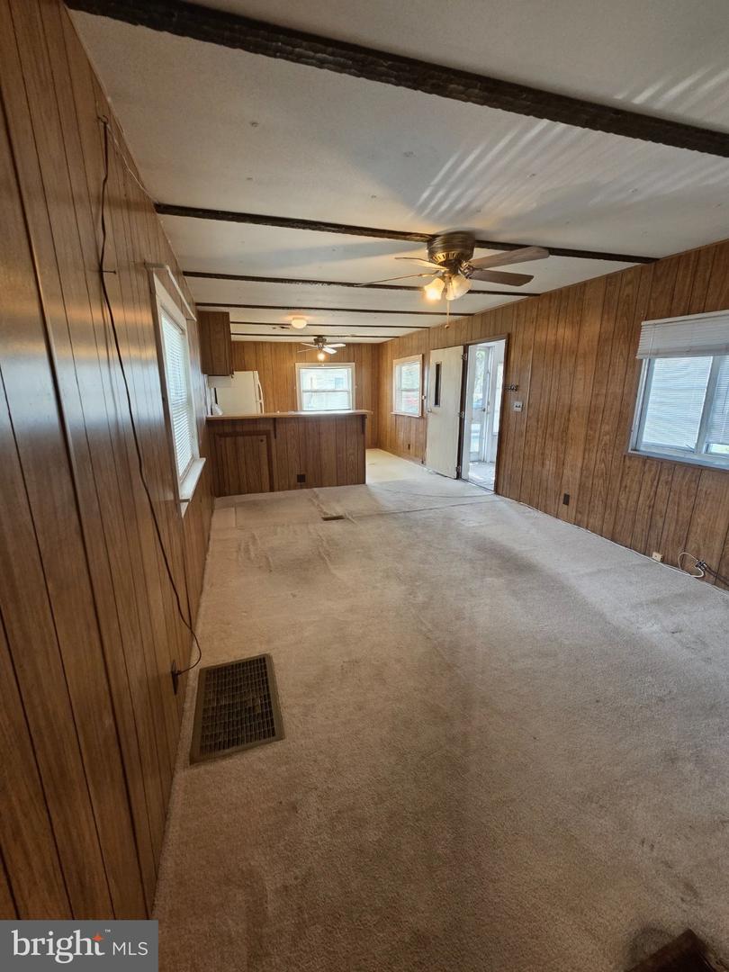 28 Lantern Ln Property Photo 6