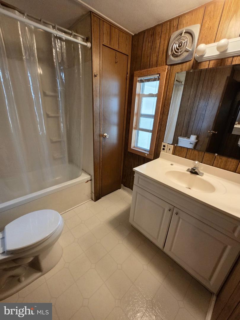 28 Lantern Ln Property Photo 8