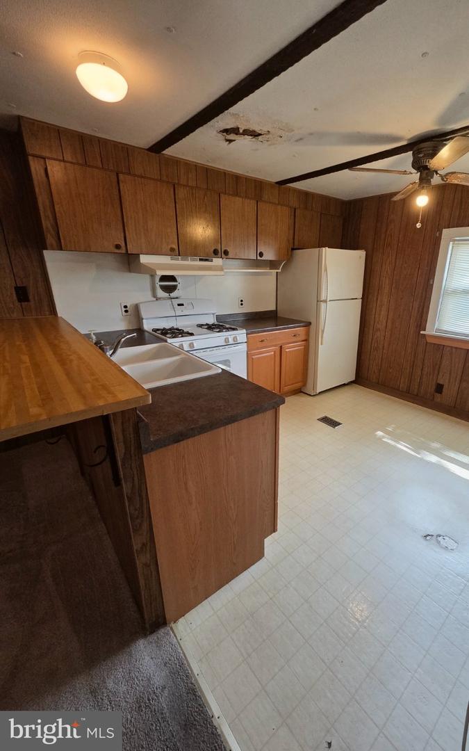 28 Lantern Ln Property Photo 9