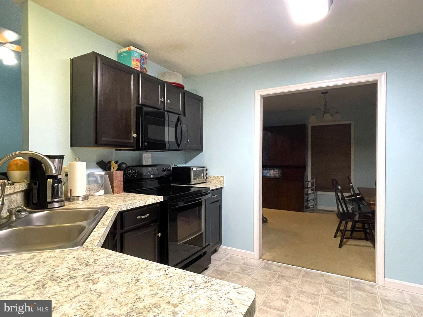 8025 Armiger Dr N Property Photo 4