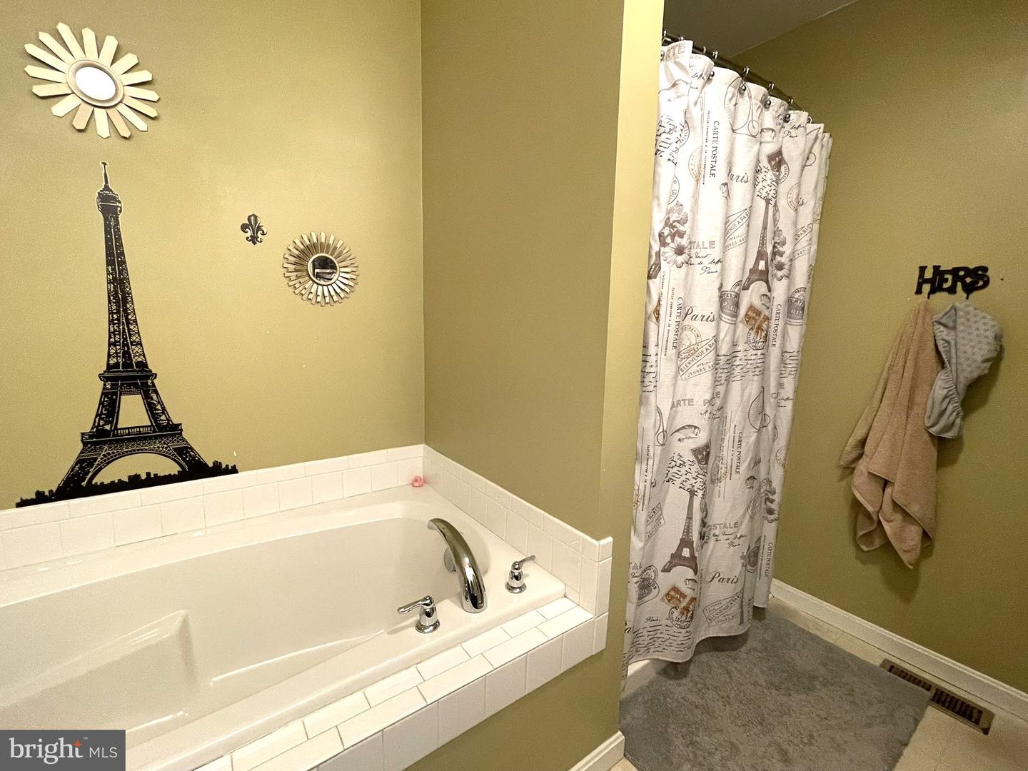 8025 Armiger Dr N Property Photo 12