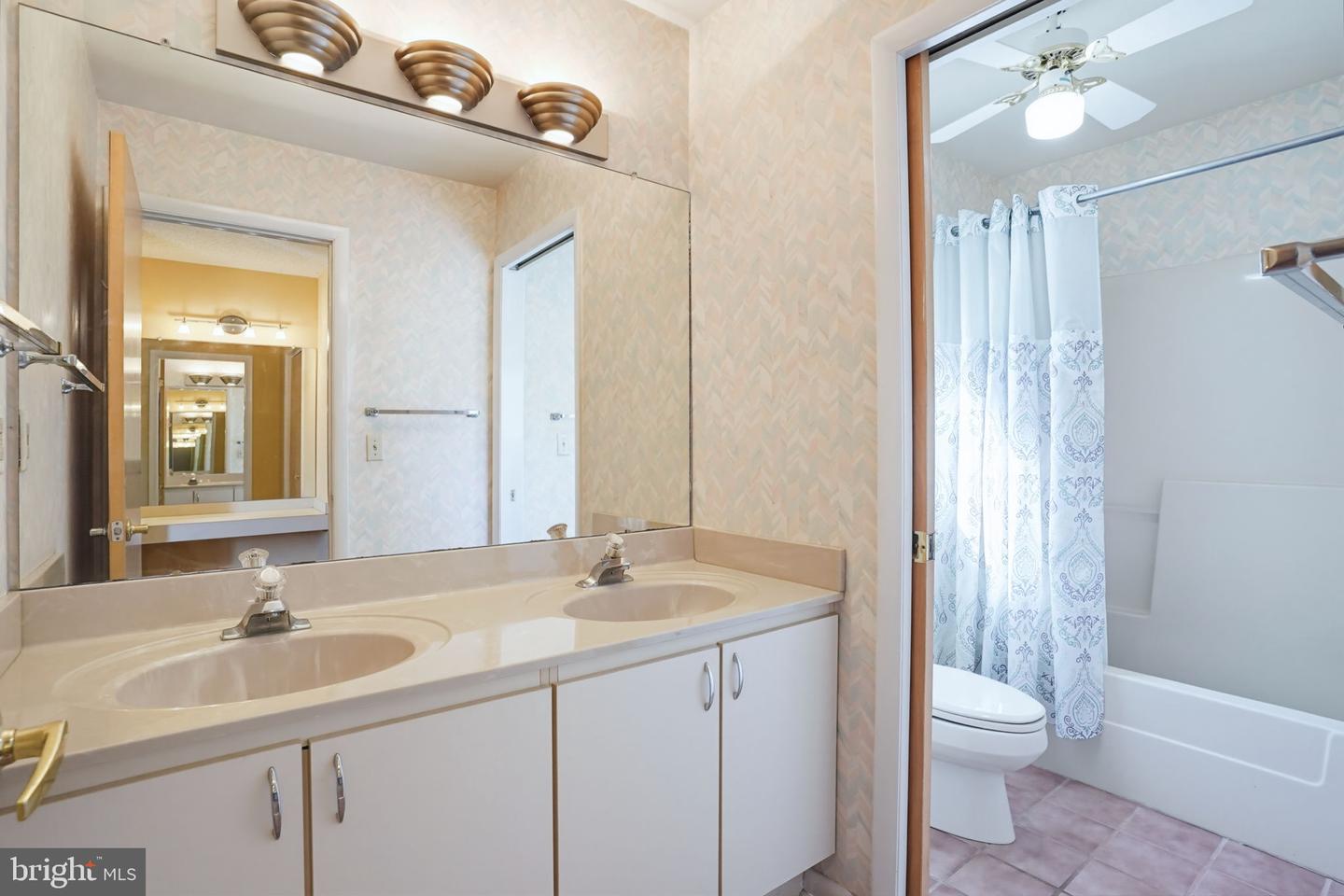 18480 Carters Grove Cir #6 Property Photo 30