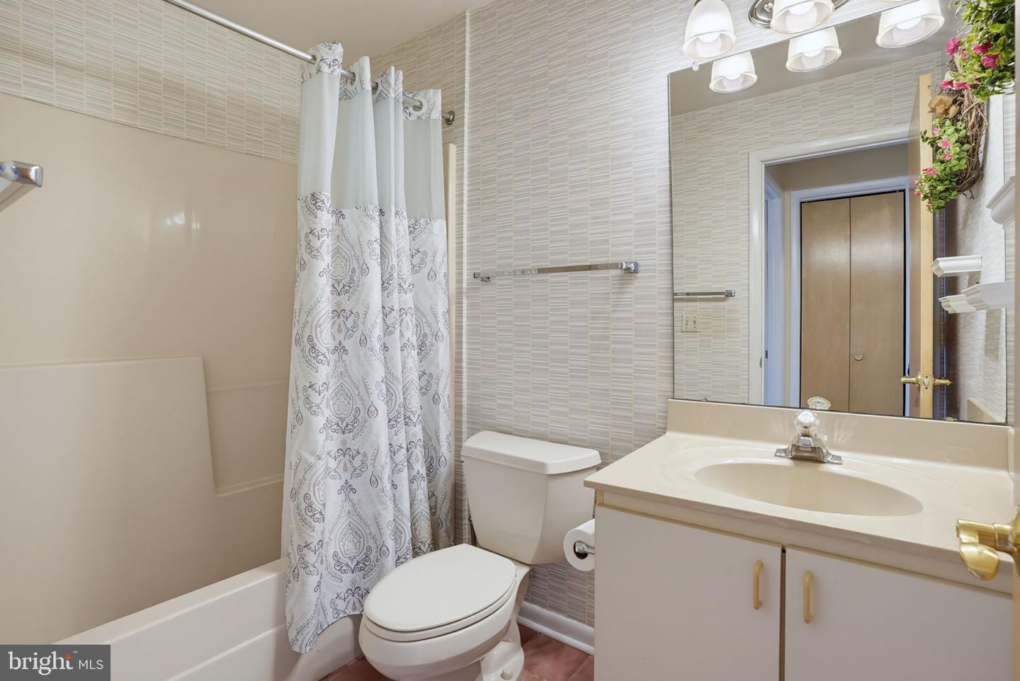 18480 Carters Grove Cir #6 Property Photo 37
