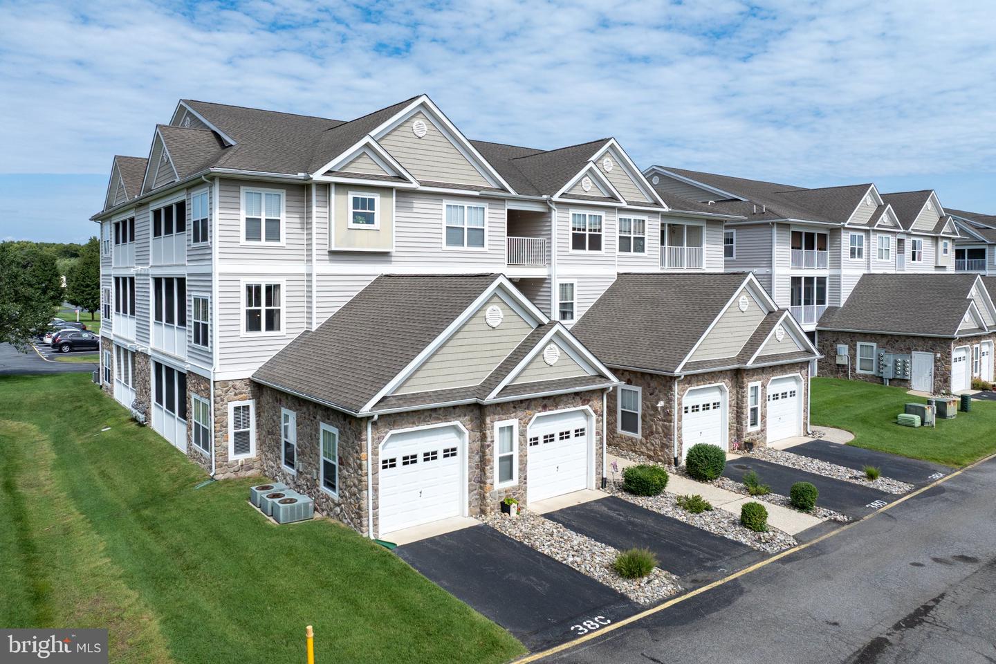 3802 S SAGAMORE DR #UNIT G Property Photo 1