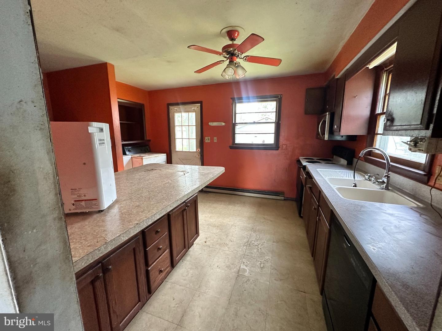 14468 Broad Avenue Property Photo 12