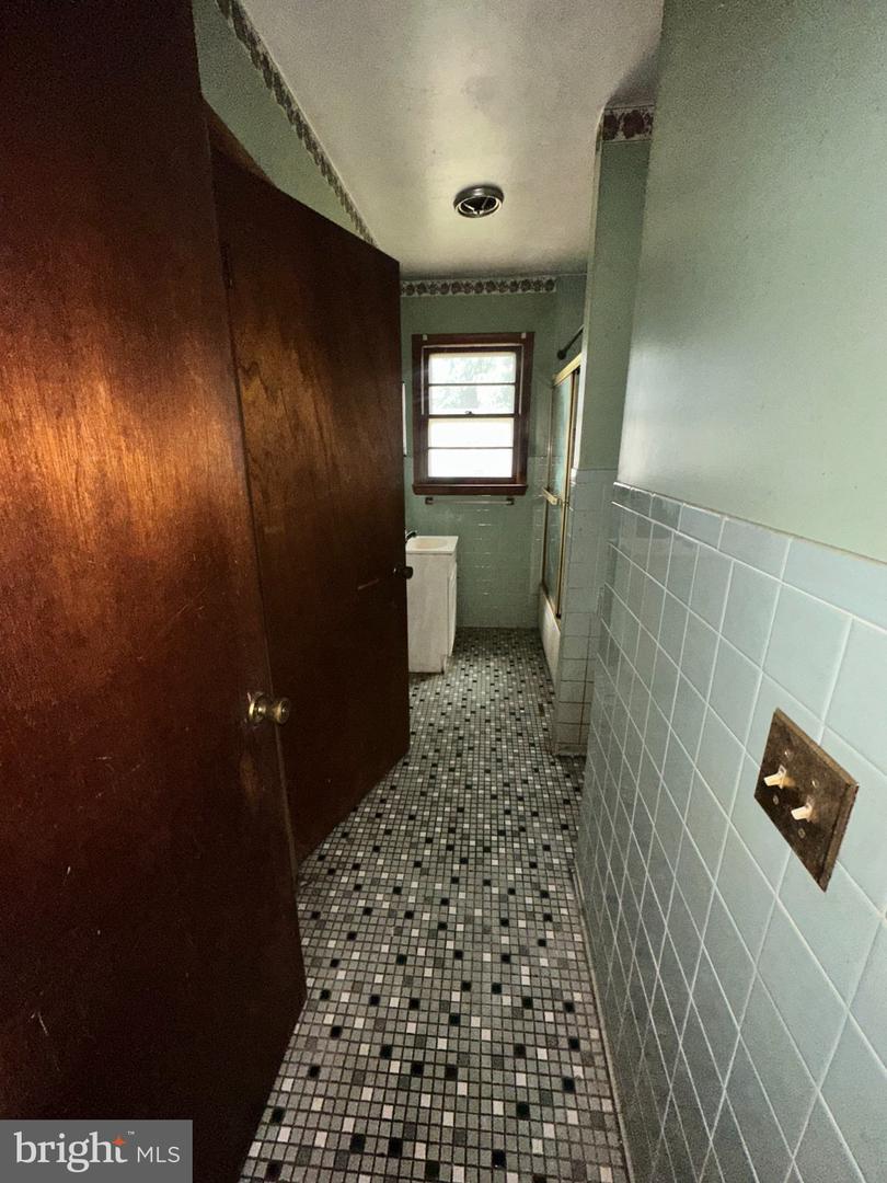 14468 Broad Avenue Property Photo 17