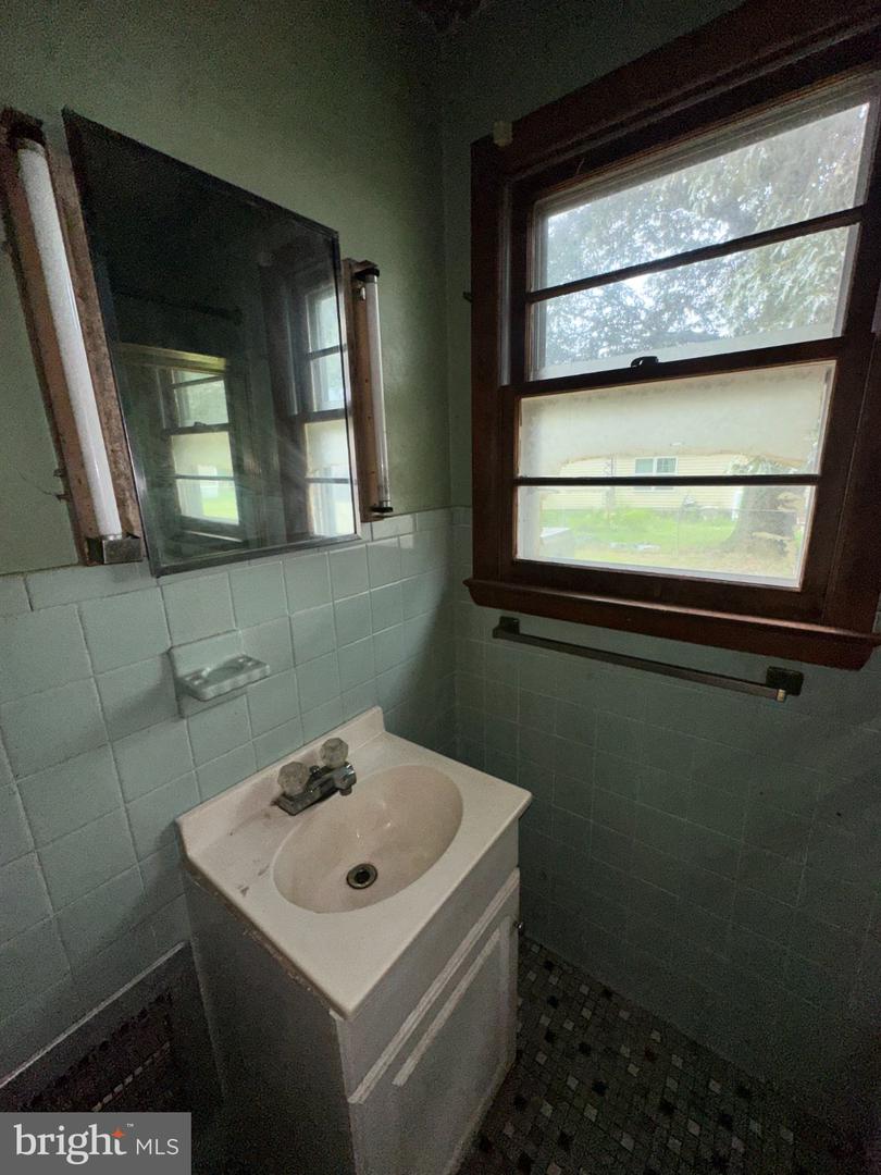 14468 Broad Avenue Property Photo 20