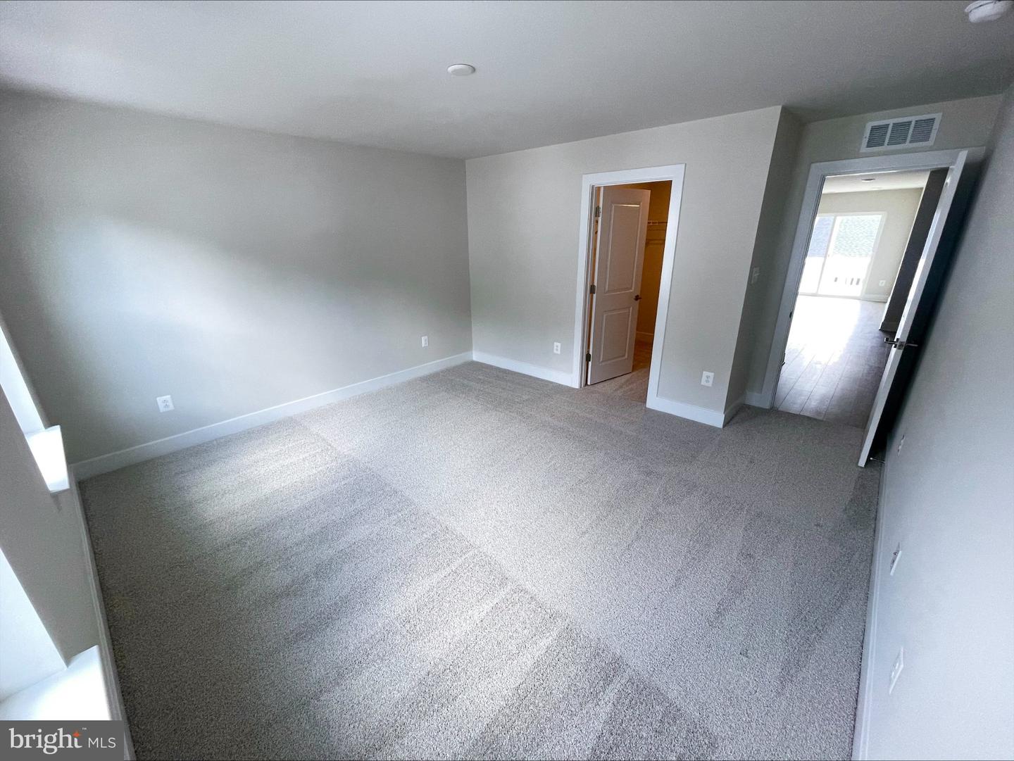 347 Gallagher Dr Property Photo 4