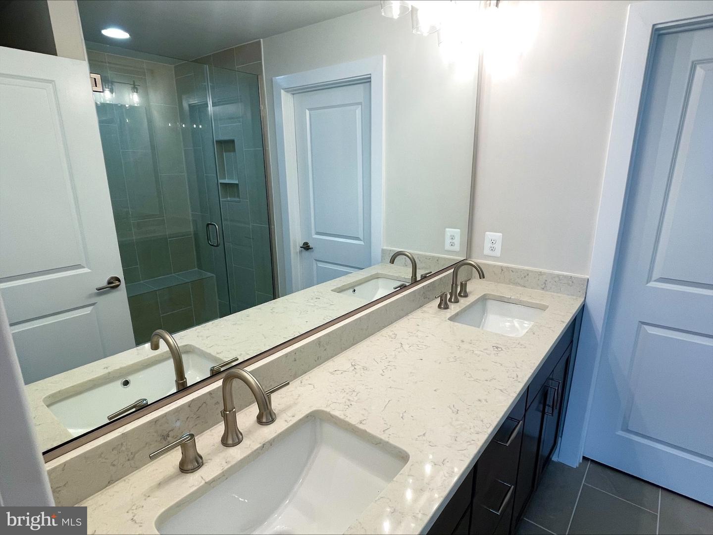 347 Gallagher Dr Property Photo 5