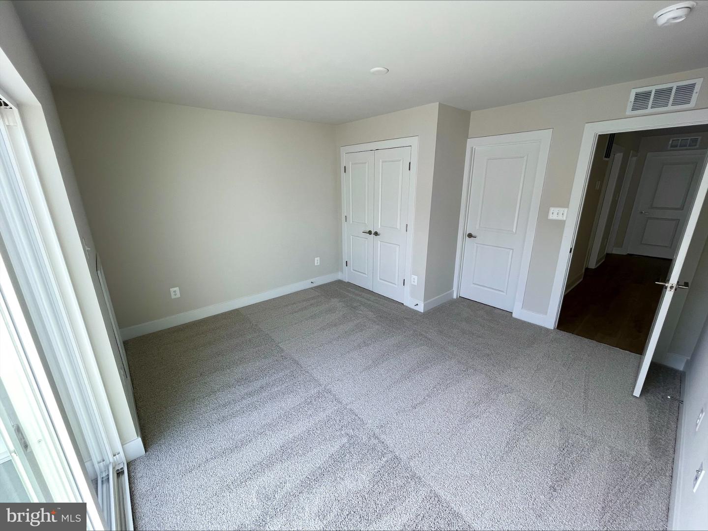347 Gallagher Dr Property Photo 7