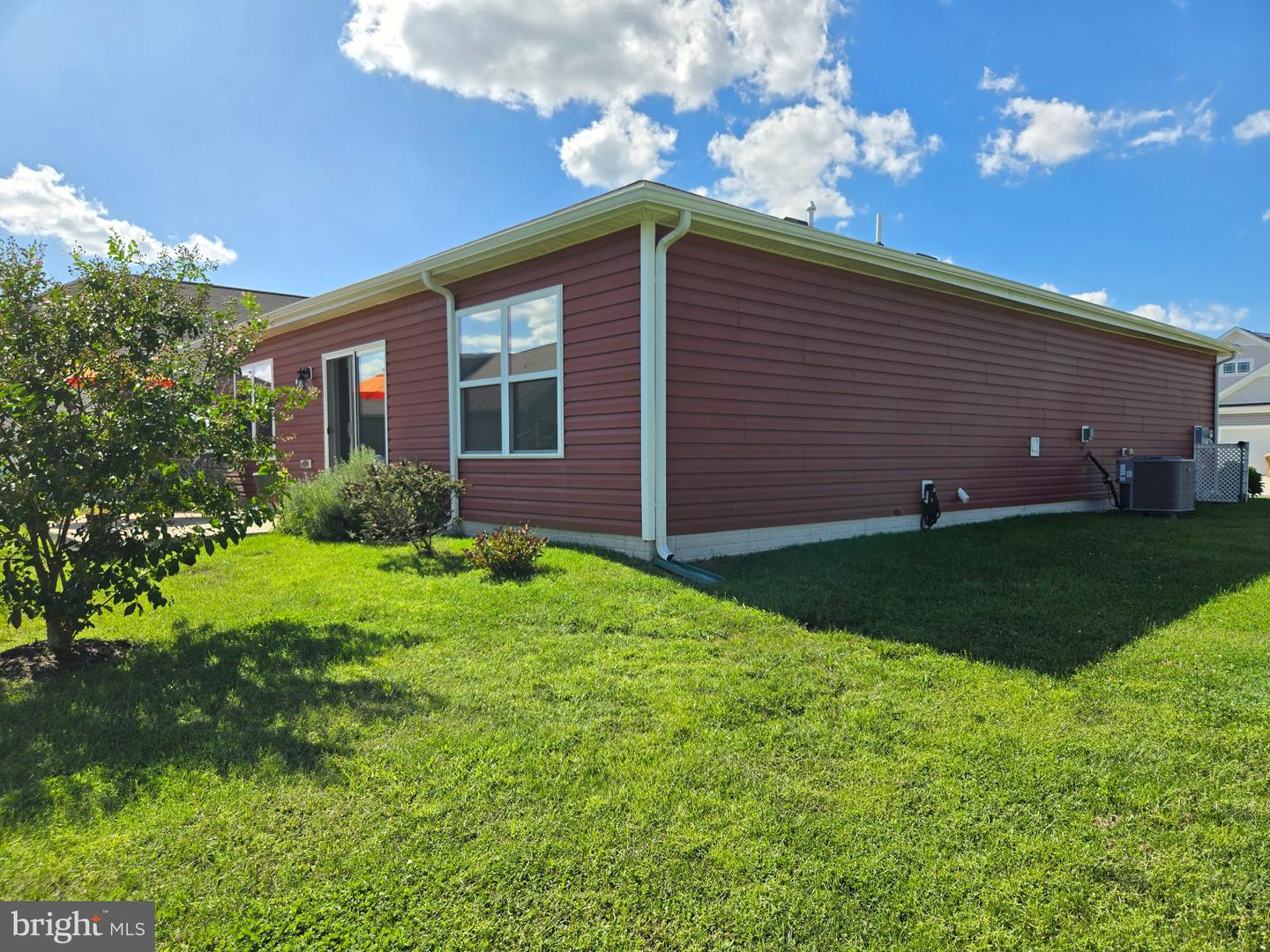 20577 Smithfield Cir Property Photo 4