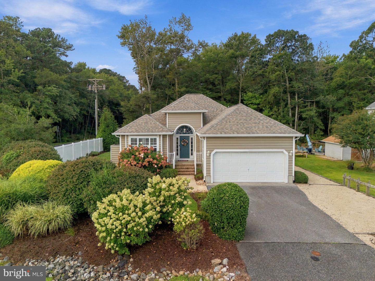 1 Neptune Dr Property Photo 1